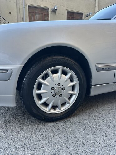 Mercedes E 220 2000, 297,000 km - 2.2 l - Bakı