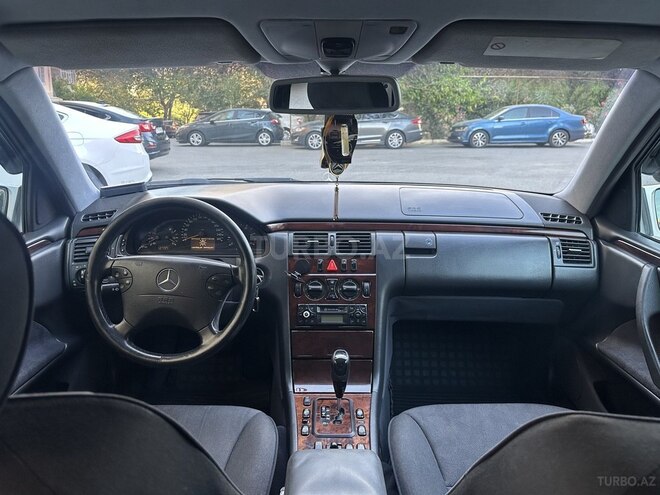 Mercedes E 220 2000, 297,000 km - 2.2 l - Bakı