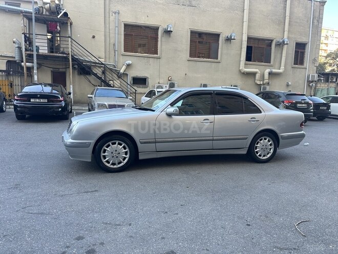 Mercedes E 220 2000, 297,000 km - 2.2 l - Bakı