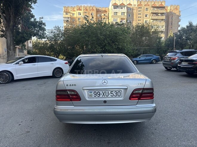 Mercedes E 220 2000, 297,000 km - 2.2 l - Bakı