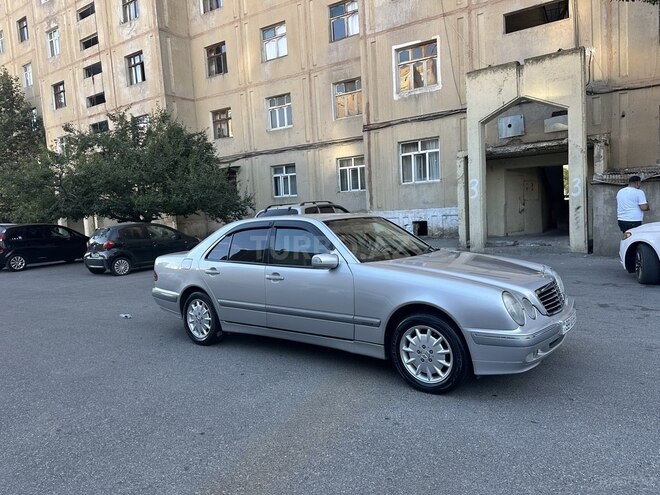 Mercedes E 220 2000, 297,000 km - 2.2 l - Bakı