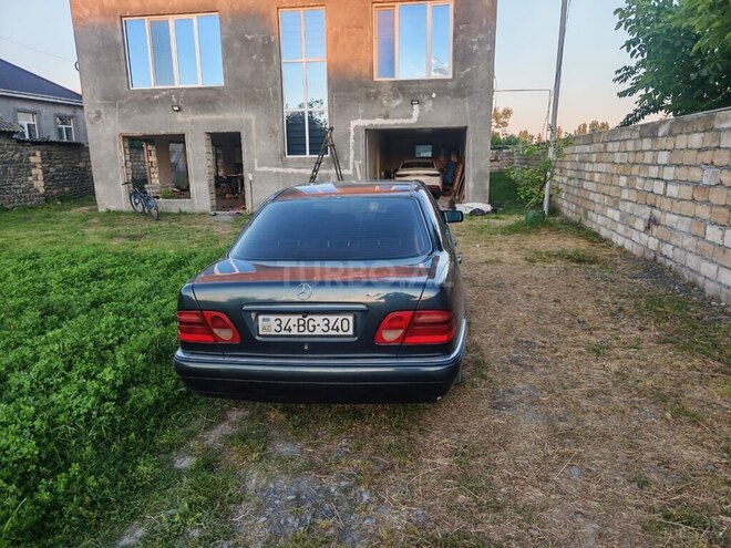Mercedes E 220 1998, 430,000 km - 2.2 l - Qax
