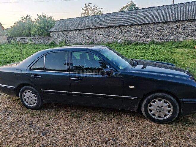 Mercedes E 220 1998, 430,000 km - 2.2 l - Qax