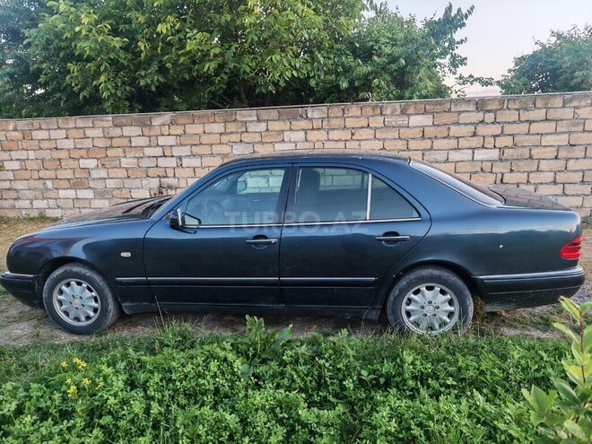 Mercedes E 220 1998, 430,000 km - 2.2 l - Qax