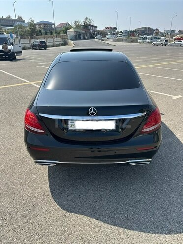 Mercedes E 220 d 4MATIC 2017, 295,000 km - 2.1 л - Bakı