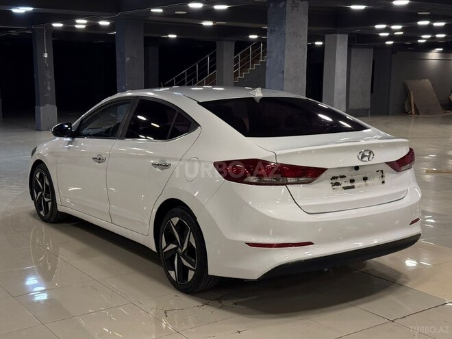 Hyundai Elantra 2017, 260,000 km - 1.6 л - Bakı