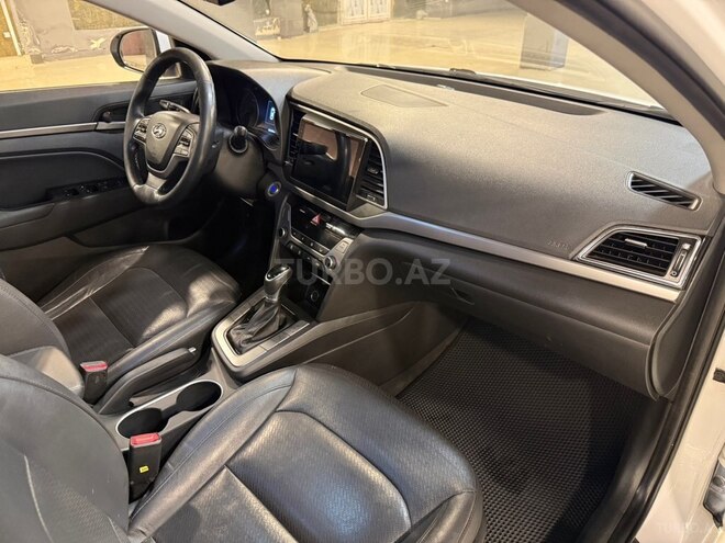 Hyundai Elantra 2017, 260,000 km - 1.6 л - Bakı