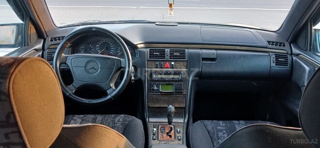 Mercedes E 280 1997, 321,416 km - 2.8 l - Bakı