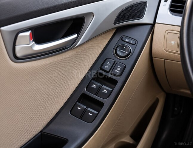 Hyundai Elantra 2015, 276,807 km - 1.8 l - Masallı