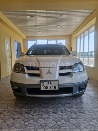 Mitsubishi Outlander 2004, 275,300 km - 2.4 l - Ucar