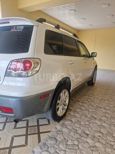 Mitsubishi Outlander 2004, 275,300 km - 2.4 l - Ucar