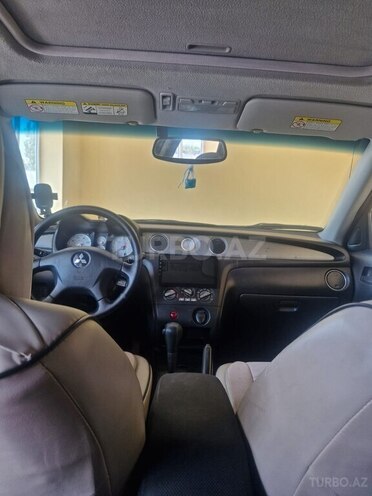 Mitsubishi Outlander 2004, 275,300 km - 2.4 l - Ucar