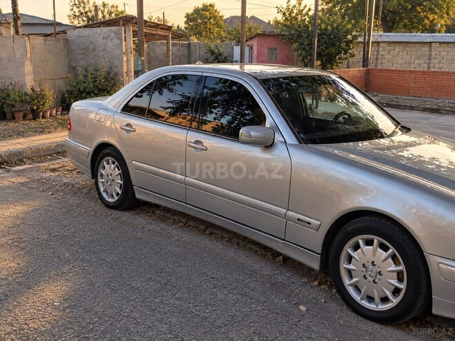 Mercedes E 270 2001, 412,000 km - 2.7 л - Astara
