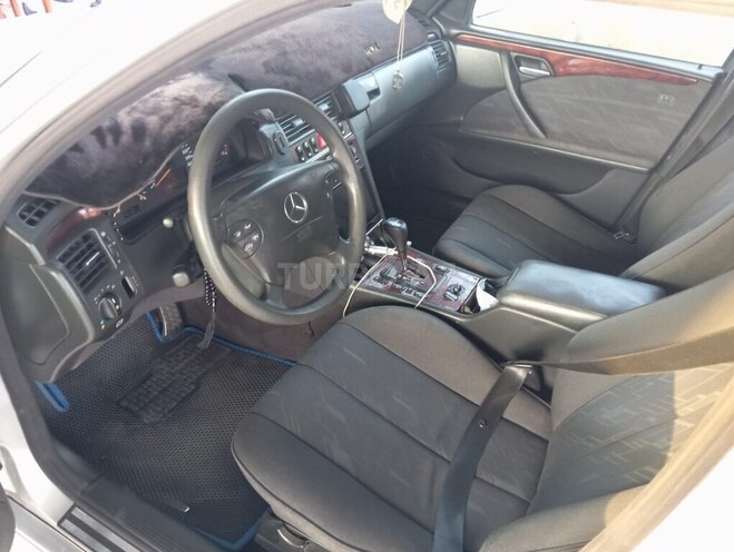 Mercedes E 270 2001, 412,000 km - 2.7 л - Astara