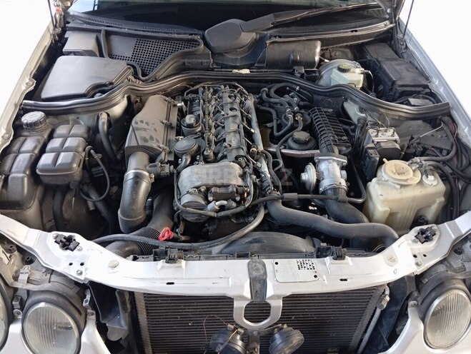 Mercedes E 270 2001, 412,000 km - 2.7 л - Astara