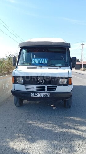 Mercedes 208 D 1986, 100,000 km - 2.3 l - Salyan