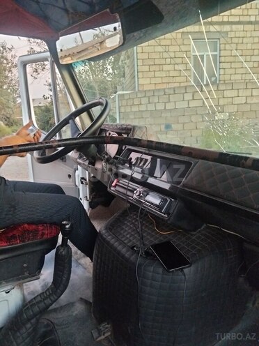 Mercedes 208 D 1986, 100,000 km - 2.3 l - Salyan