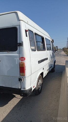 Mercedes 208 D 1986, 100,000 km - 2.3 l - Salyan