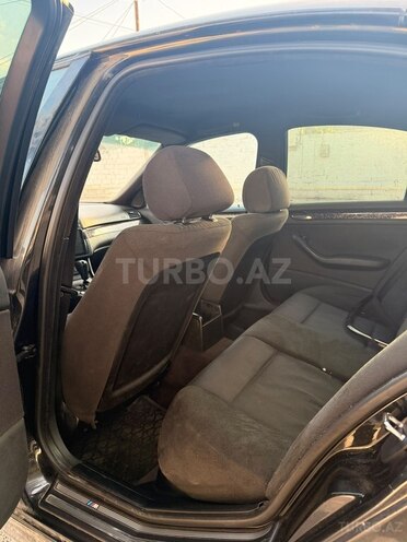 BMW 318 2002, 180,000 km - 2.0 l - Bakı