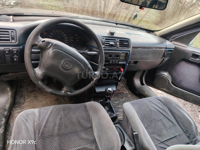 Opel Vectra 1995, 578,335 km - 2.0 l - Qax