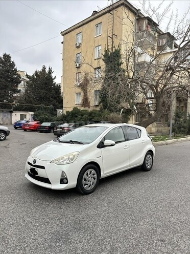 Toyota Prius C 2016, 151,000 km - 1.5 l - Bakı