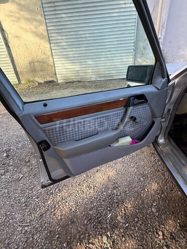 Mercedes  1993, 600,000 km - 2.0 l - Bakı