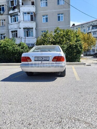 Mercedes E 240 1999, 208,000 km - 2.4 l - Sumqayıt