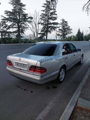 Mercedes E 240 1997, 380,000 km - 2.4 l - Gəncə