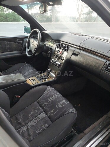 Mercedes E 240 1997, 380,000 km - 2.4 l - Gəncə