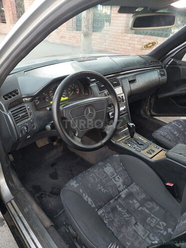 Mercedes E 240 1997, 380,000 km - 2.4 l - Gəncə