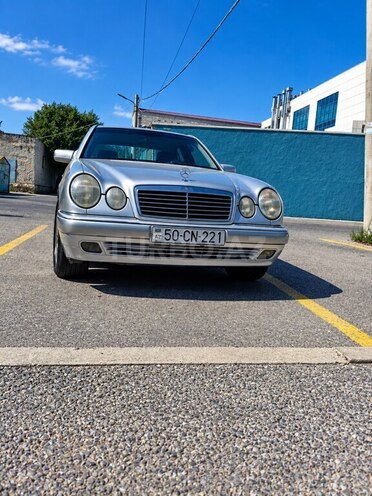 Mercedes E 240 1999, 208,000 km - 2.4 l - Sumqayıt