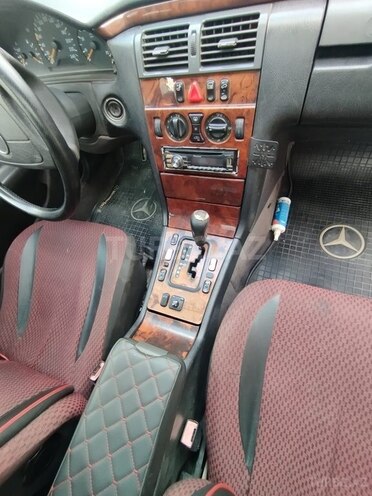 Mercedes E 240 1998, 236,521 km - 2.4 l - Bakı