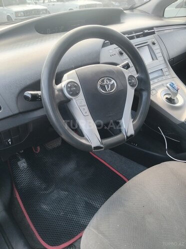 Toyota Prius 2015, 300,000 km - 1.8 л - Bakı