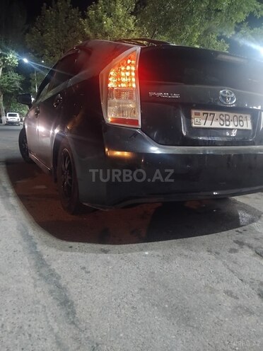 Toyota Prius 2015, 300,000 km - 1.8 л - Bakı