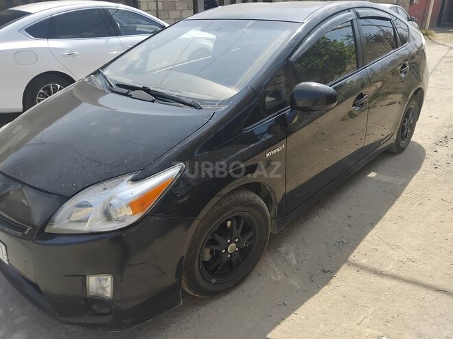 Toyota Prius 2015, 300,000 km - 1.8 л - Bakı