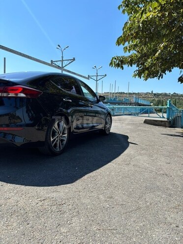 Hyundai Avante 2017, 193,000 km - 1.6 l - Quba