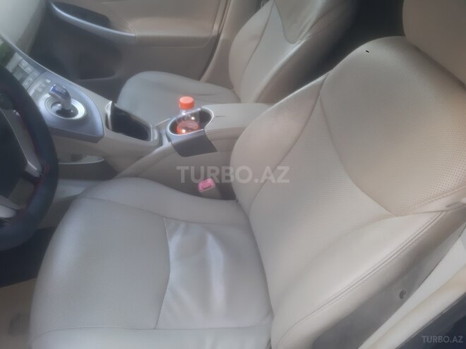 Toyota Prius 2015, 300,000 km - 1.8 l - Bakı