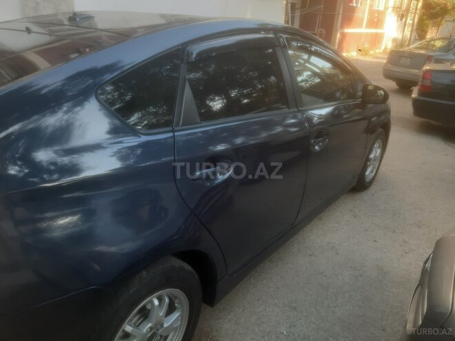Toyota Prius 2015, 300,000 km - 1.8 l - Bakı
