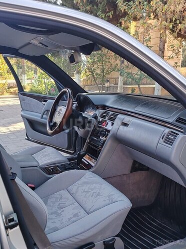 Mercedes E 240 1997, 200,000 km - 2.4 l - Sabirabad