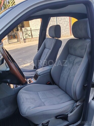 Mercedes E 240 1997, 200,000 km - 2.4 l - Sabirabad