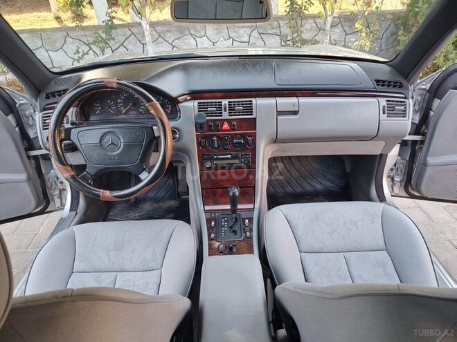 Mercedes E 240 1997, 200,000 km - 2.4 l - Sabirabad
