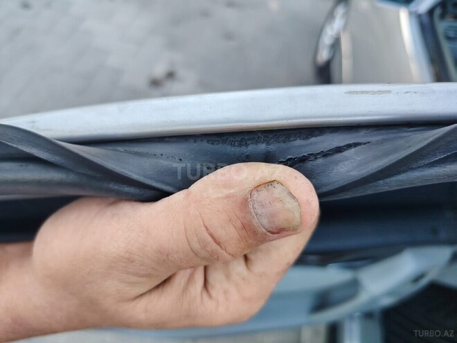 Mercedes E 240 1997, 200,000 km - 2.4 l - Sabirabad