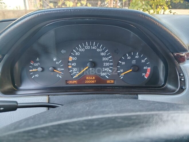 Mercedes E 240 1997, 200,000 km - 2.4 l - Sabirabad