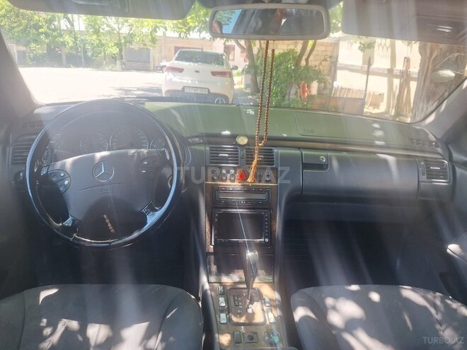Mercedes E 270 2000, 298,000 km - 2.7 l - Bakı