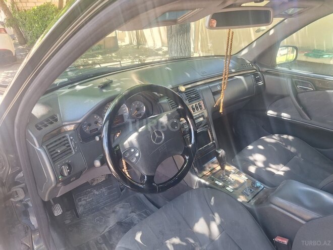 Mercedes E 270 2000, 298,000 km - 2.7 l - Bakı