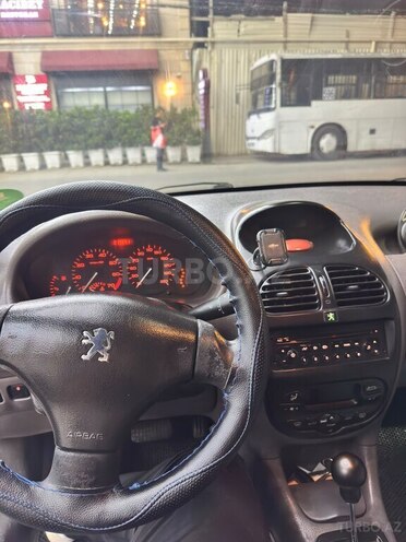Peugeot 206 2002, 219,000 km - 1.4 l - Bakı