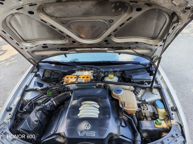 Volkswagen Passat 1999, 150,000 km - 2.8 l - Qusar