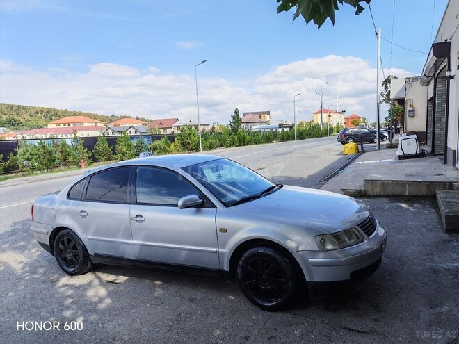 Volkswagen Passat 1999, 150,000 km - 2.8 l - Qusar