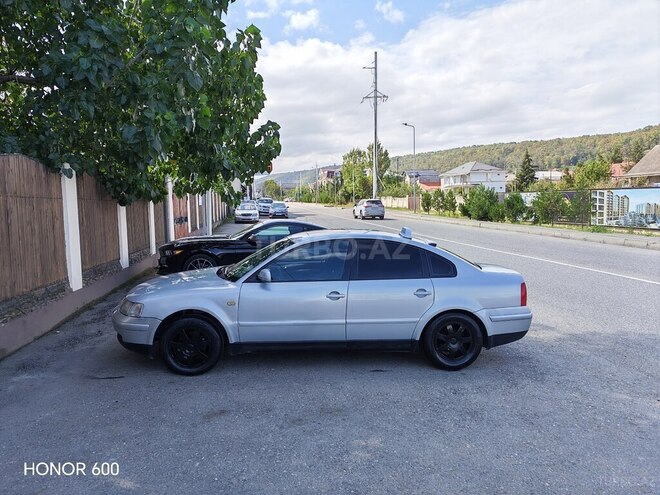 Volkswagen Passat 1999, 150,000 km - 2.8 l - Qusar