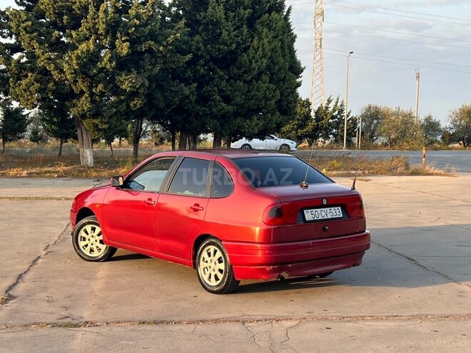 Volkswagen Polo 1995, 330,000 km - 1.6 l - Sumqayıt